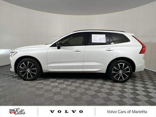2024 Volvo XC60 B5 Plus Dark Theme