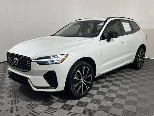 2024 Volvo XC60 B5 Plus Dark Theme