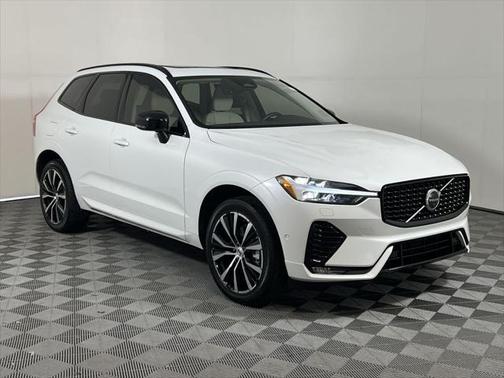 2024 Volvo XC60 B5 Plus Dark Theme