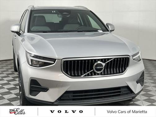 2025 Volvo XC40 B5 Core Bright Theme
