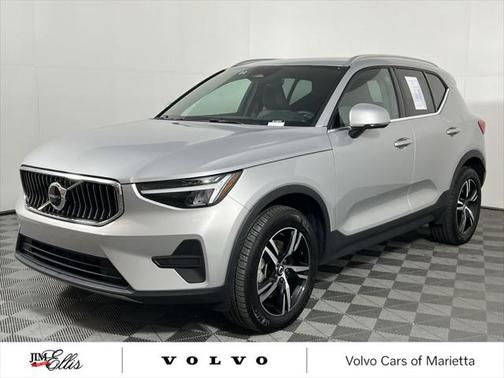 2025 Volvo XC40 B5 Core Bright Theme
