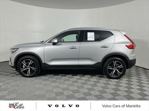 2025 Volvo XC40 B5 Core Bright Theme