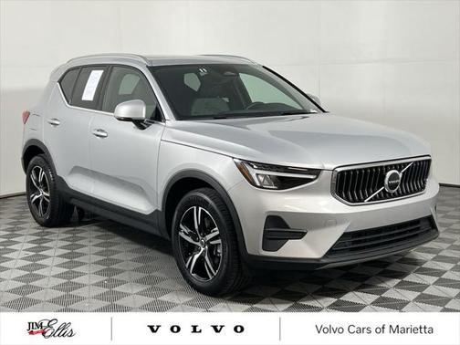 2025 Volvo XC40 B5 Core Bright Theme