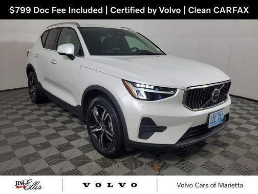 Crystal White 2025 Volvo XC40 B5 Core Bright Theme