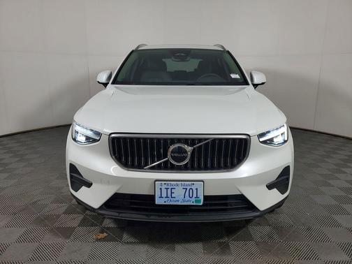 2025 Volvo XC40 B5 Core Bright Theme