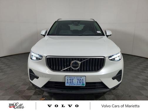 2025 Volvo XC40 B5 Core Bright Theme
