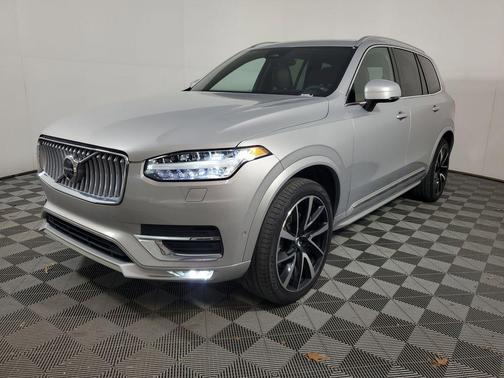 2023 Volvo XC90 B5 Plus