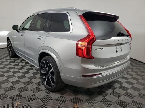 2023 Volvo XC90 B5 Plus