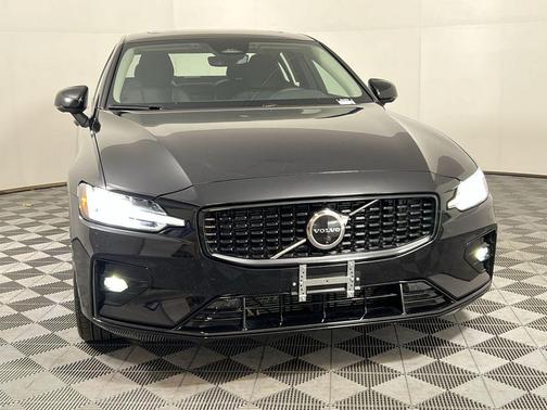 2025 Volvo S60 B5 Plus