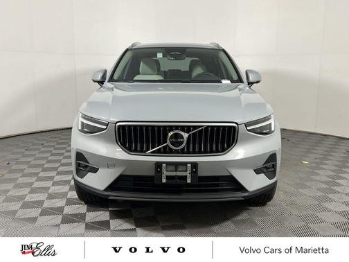 2025 Volvo XC40 B5 Plus Bright Theme