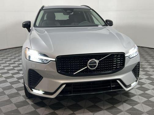 2023 Volvo XC60 B5 Plus Dark Theme