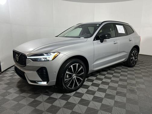 2023 Volvo XC60 B5 Plus Dark Theme