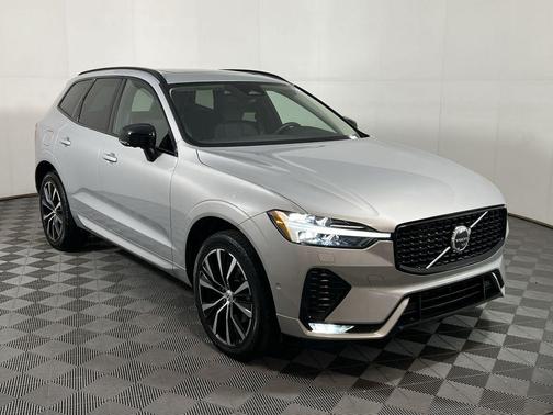 2023 Volvo XC60 B5 Plus Dark Theme