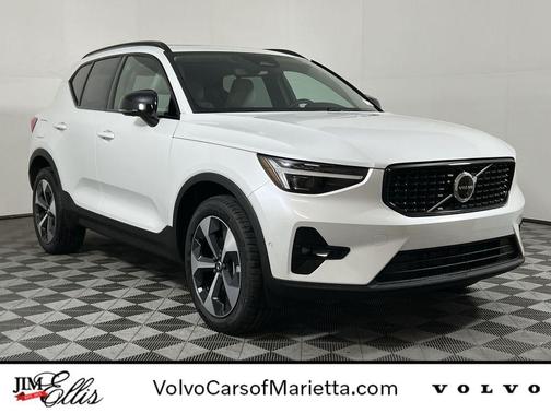 2026 Volvo XC40 Plus, B5 AWD Gas (mild hybrid), Dark
