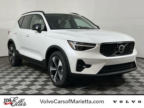 2026 Volvo XC40 Plus, B5 AWD Gas (mild hybrid), Dark