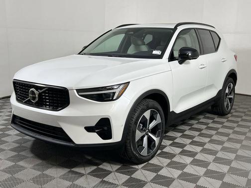 2026 Volvo XC40 Plus, B5 AWD Gas (mild hybrid), Dark