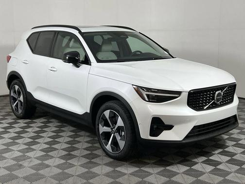 2026 Volvo XC40 Plus, B5 AWD Gas (mild hybrid), Dark