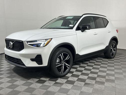 2026 Volvo XC40 B5 Core
