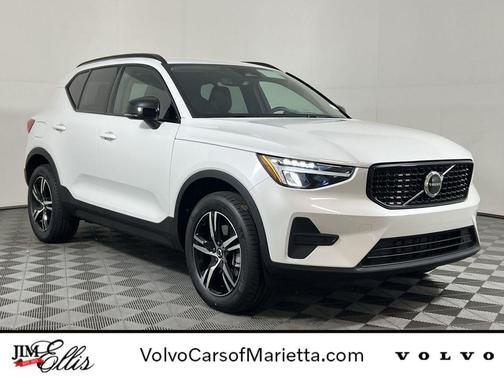 2026 Volvo XC40 B5 Core