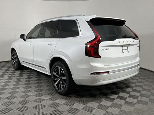 2025 Volvo XC90 B5 Core