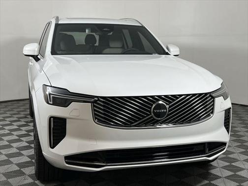 2025 Volvo XC90 B5 Core