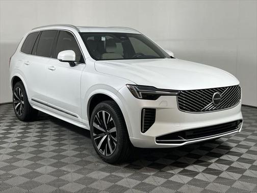 2025 Volvo XC90 B5 Core