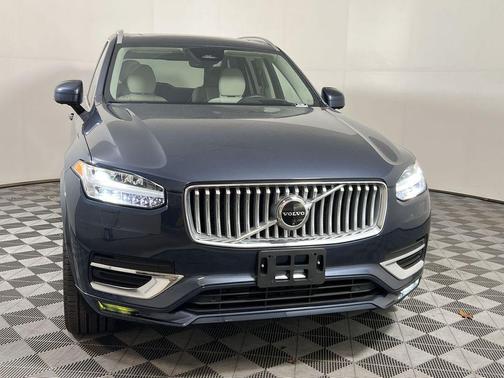 2024 Volvo XC90 B6 Ultimate Bright Theme 6-Seater