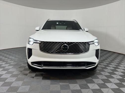2025 Volvo XC90 Plug-In Hybrid T8 Plus 7-Seater