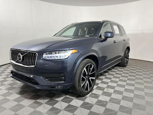 2022 Volvo XC90 T6 Momentum