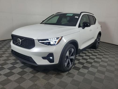 2026 Volvo XC40 Plus, B5 AWD Gas (mild hybrid), Dark