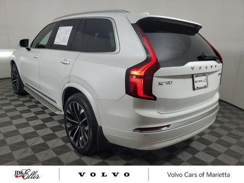 2025 Volvo XC90 B5 Core