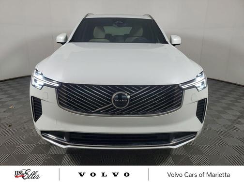 2025 Volvo XC90 B5 Core