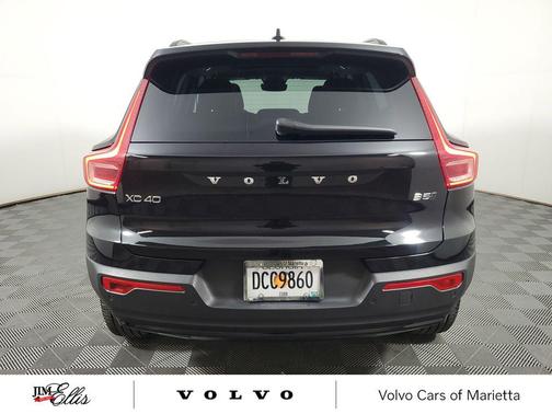 2025 Volvo XC40 B5 Plus Dark Theme