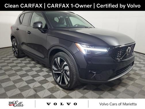 2025 Volvo XC40 B5 Plus Dark Theme