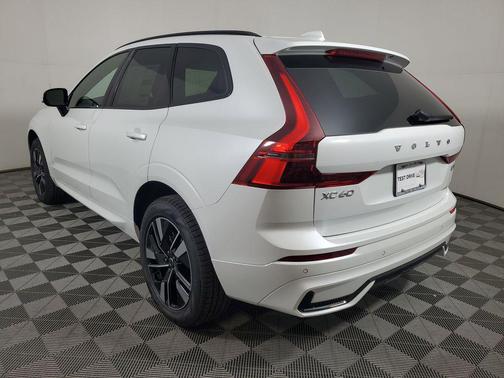 Crystal White Metallic 2026 Volvo XC60 B5 Core