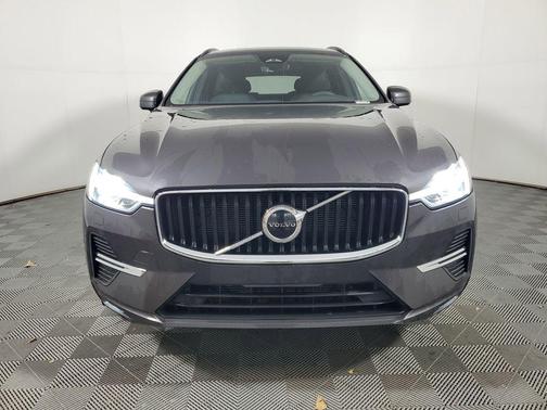 Platinum Grey Metallic 2023 Volvo XC60 B5 Core