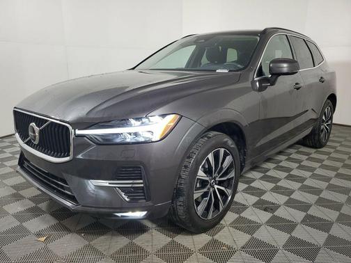 Platinum Grey Metallic 2023 Volvo XC60 B5 Core
