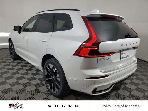 2026 Volvo XC60 B5 Plus