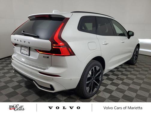 2026 Volvo XC60 B5 Plus