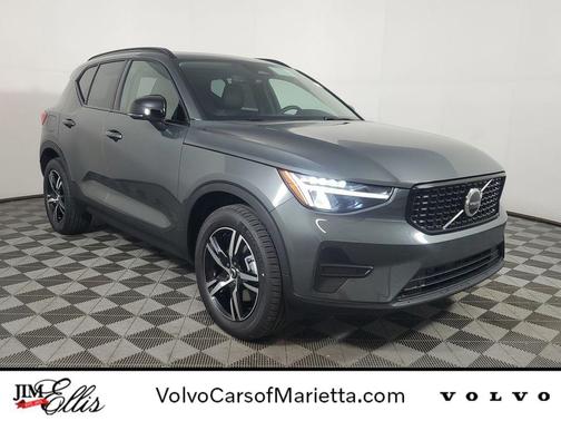 2026 Volvo XC40 Core, B5 AWD Gas (mild hybrid), Dark