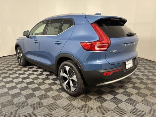 2025 Volvo XC40 B5 Plus Bright Theme