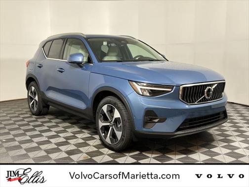 2025 Volvo XC40 B5 Plus Bright Theme