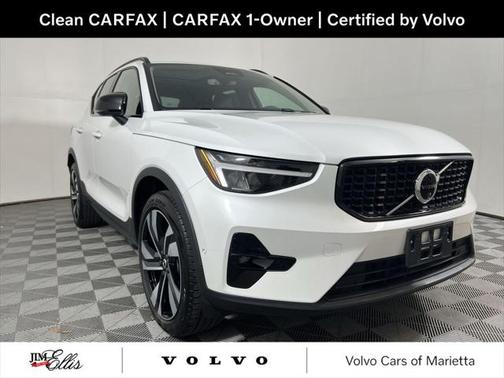 2025 Volvo XC40 B5 Plus Dark Theme