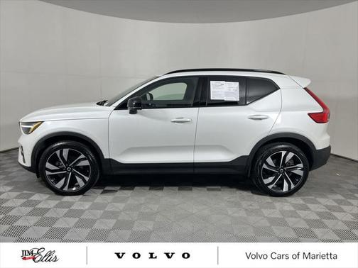 2025 Volvo XC40 B5 Plus Dark Theme