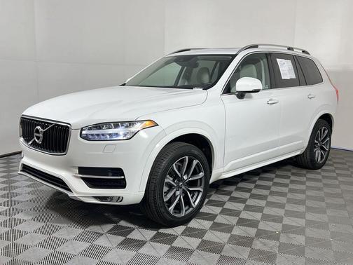 2018 Volvo XC90 T5 Momentum