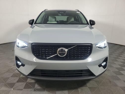Vapour Grey Metallic 2026 Volvo XC40 Plus, B5 AWD Gas (mild hybrid), Dark