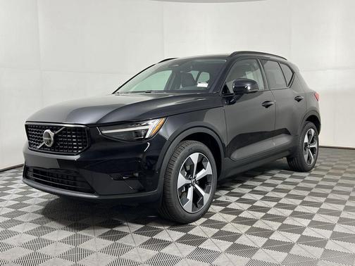 2026 Volvo XC40 Plus, B5 AWD Gas (mild hybrid), Dark