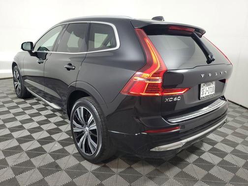 2023 Volvo XC60 B5 Ultimate Bright Theme