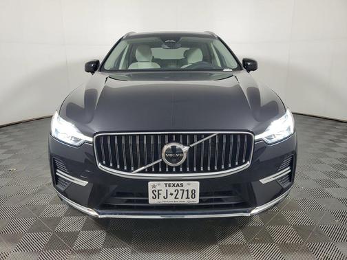 2023 Volvo XC60 B5 Ultimate Bright Theme