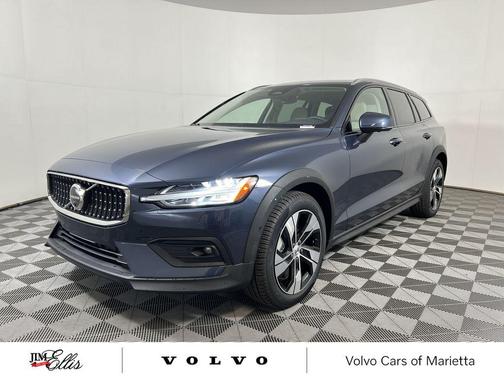 2026 Volvo V60 Cross Country B5 Plus